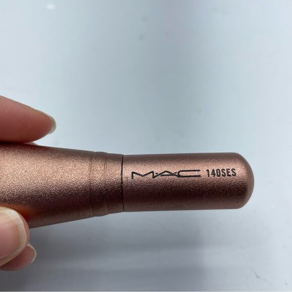 MAC 140Ses Rose Gold Glitter Bronzer Brush Limited Edition Holiday Set - Picture 5 of 6